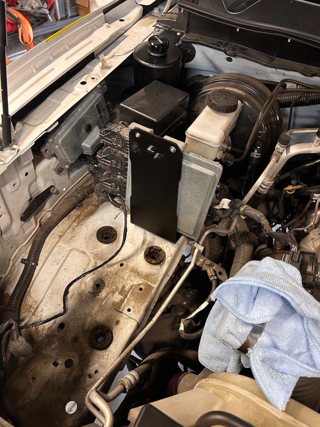 Navara NP300 ECU Relocation Bracket