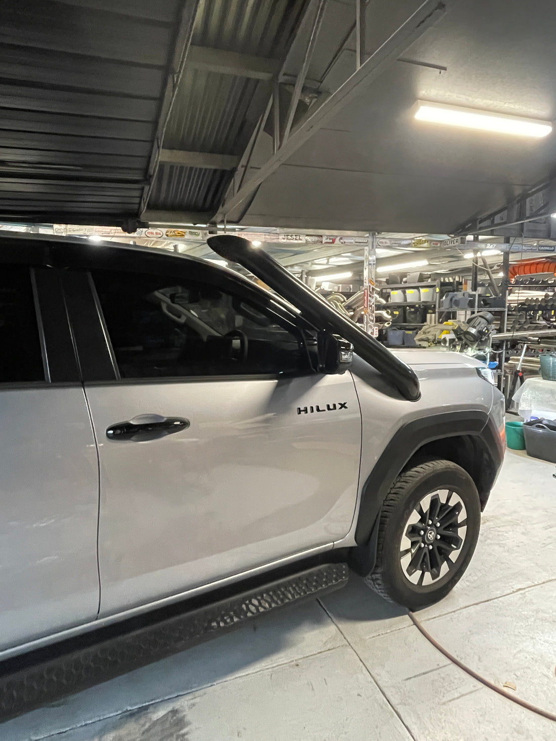 Toyota Hilux N90 Short-Entry Snorkel
